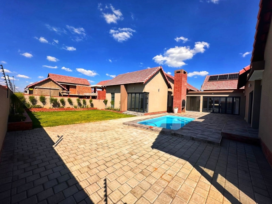 4 Bedroom Property for Sale in Wild Olive Estate Free State